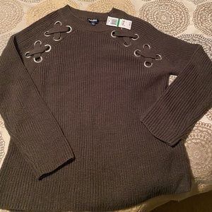 Army green sweater, cute ribbing, new with tags, super soft